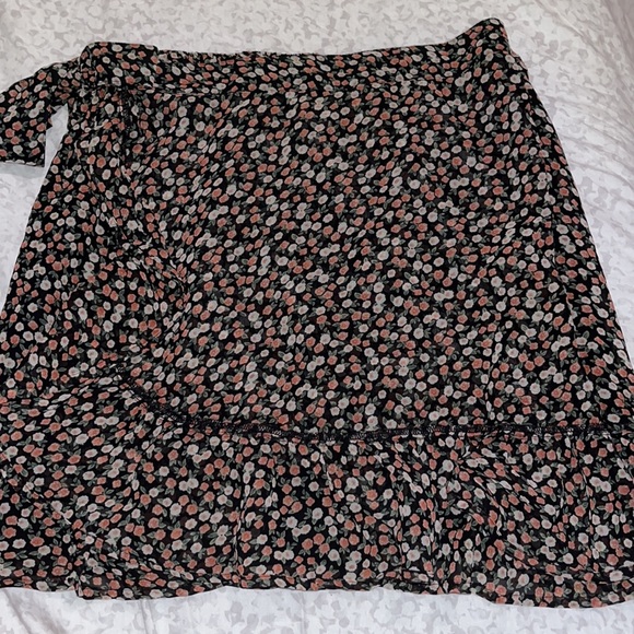 Hollister floral skirt - Picture 2 of 2